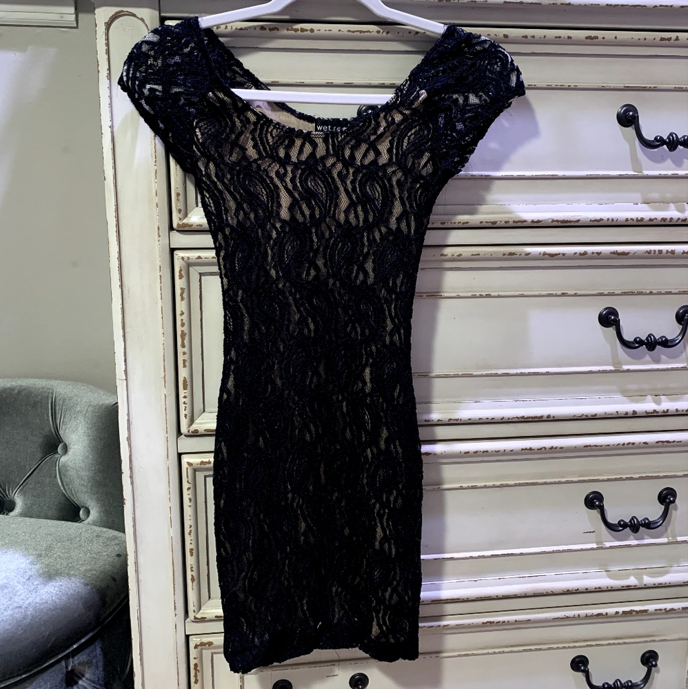 Lace bodycon dress
